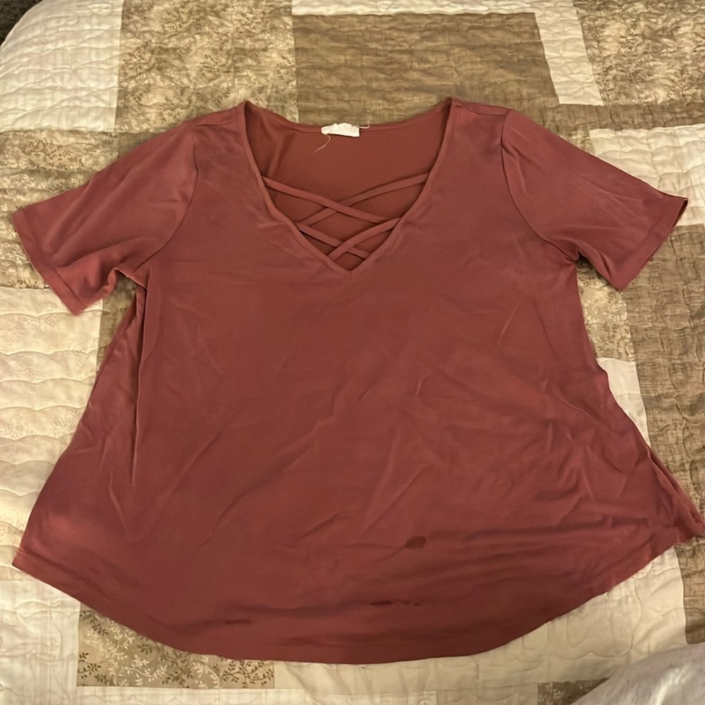 Maroon t shirt medium